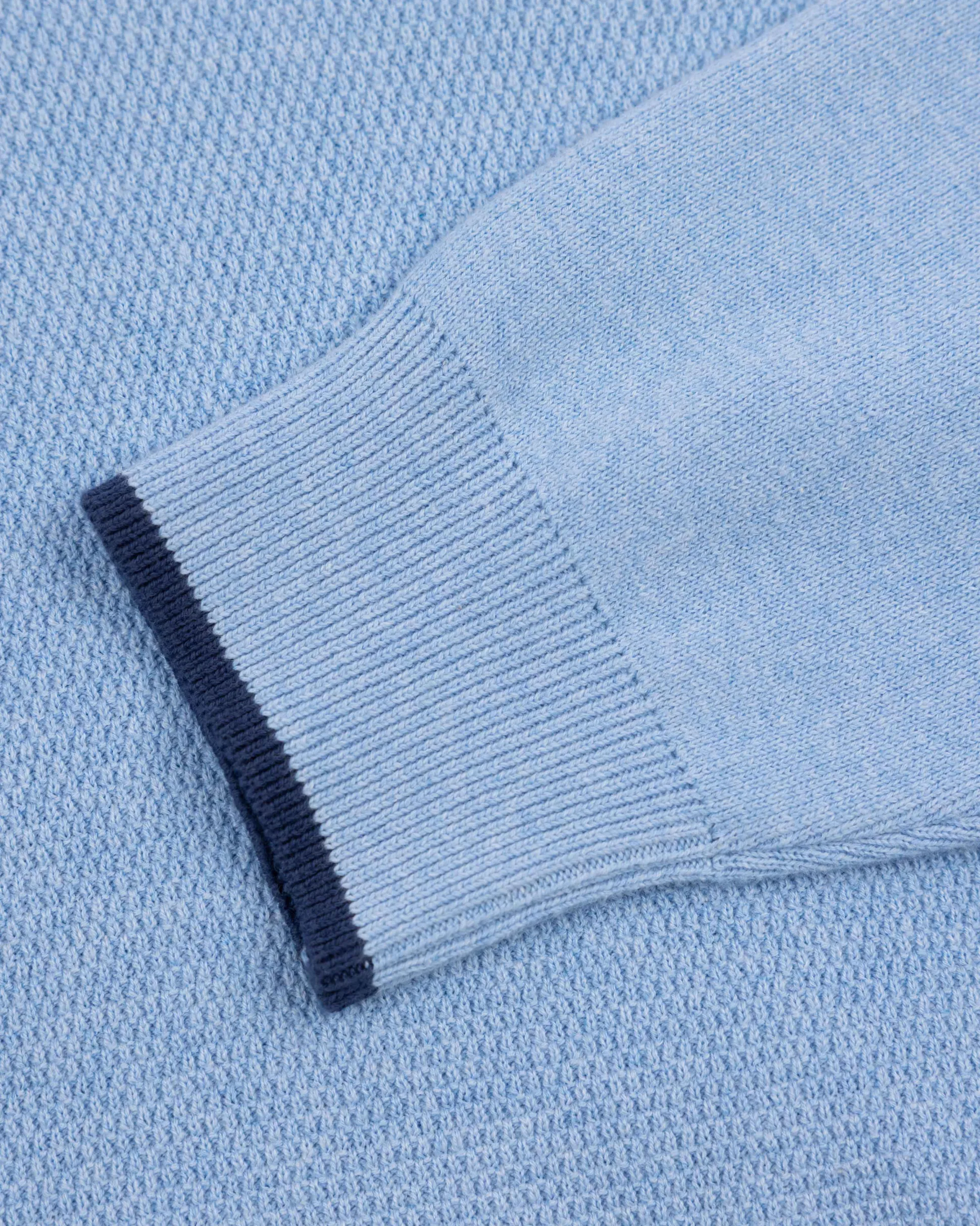 Blue plain pullover with round neck