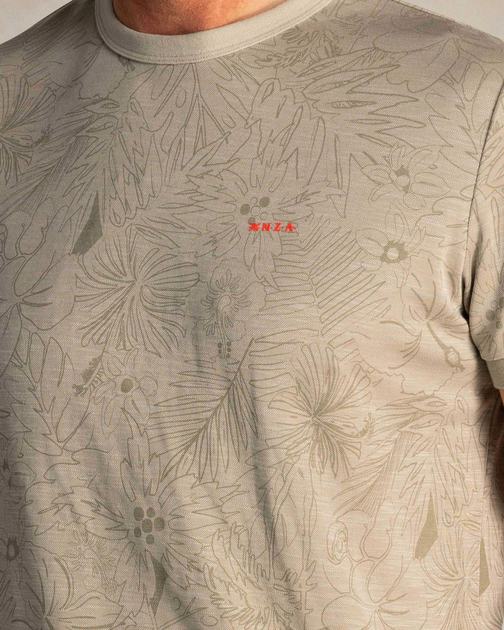 Green round-neck T-shirt with leaf print
