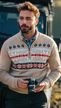 Sand-colored pullover with knitted print - Shimmering Sand