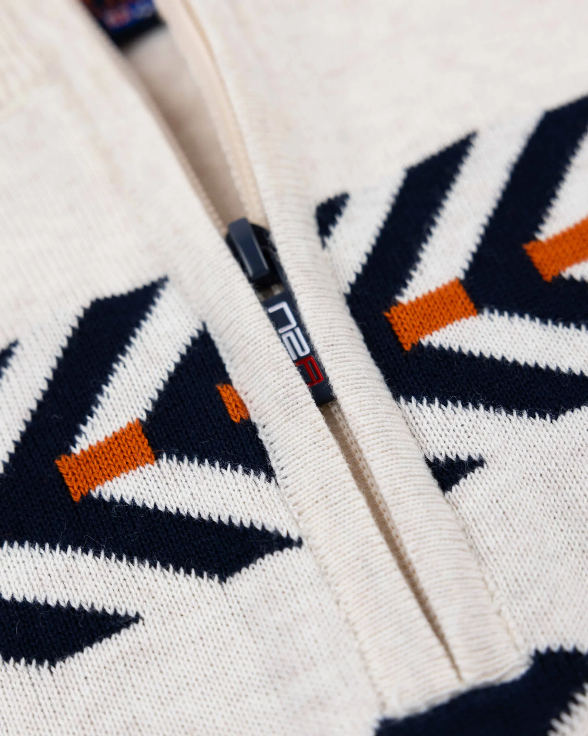White sweater with knitted pattern - Powder Sand